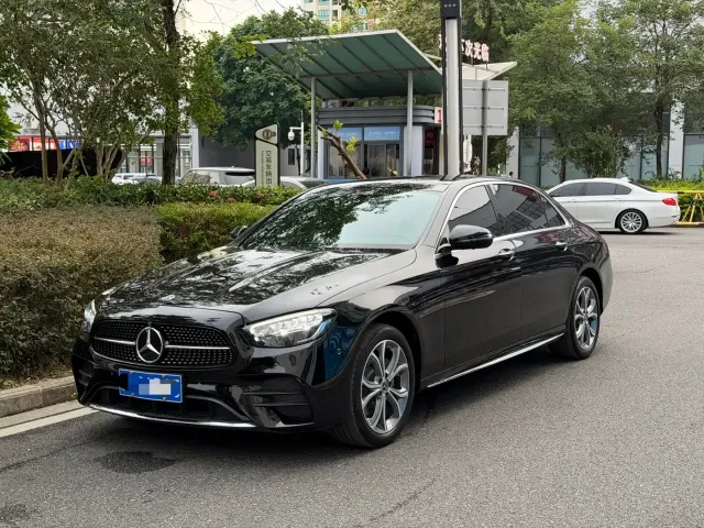 Фотография автомобиля — Mercedes-Benz E-Class