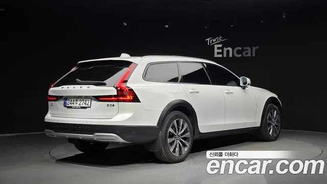 Вольво V90 — Фото автомобиля 2