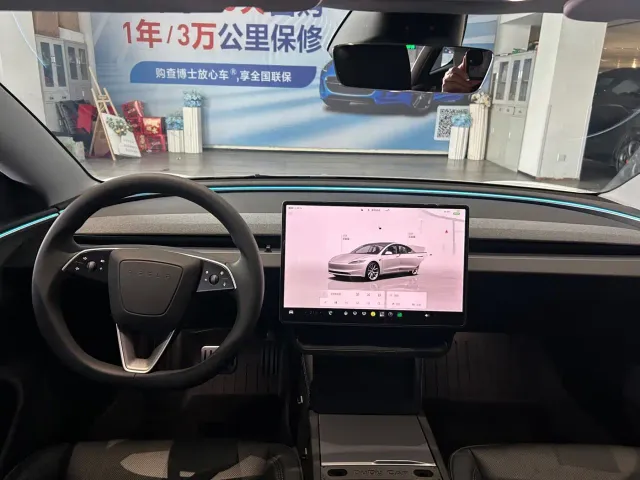 Tesla Model 3 — Фото автомобиля 5
