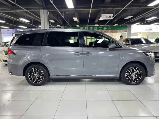 Roewe iMAX8 — Фото автомобиля 6