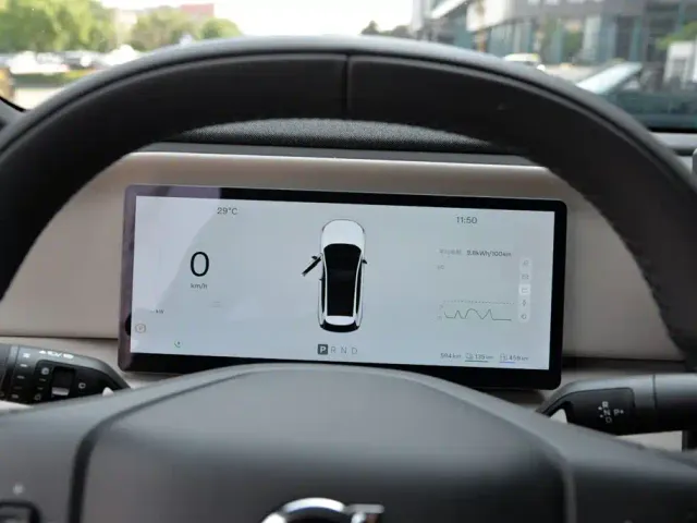 Volvo XC70 Plug-in Hybrid — Фото автомобиля 7