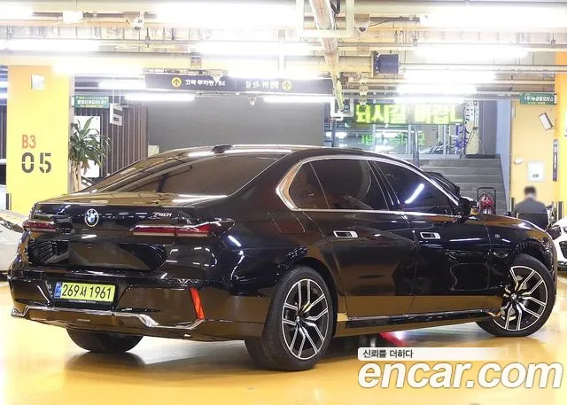 BMW 7-Series 7 серия (G70) 740i xDrive M Sport — Фото автомобиля 2