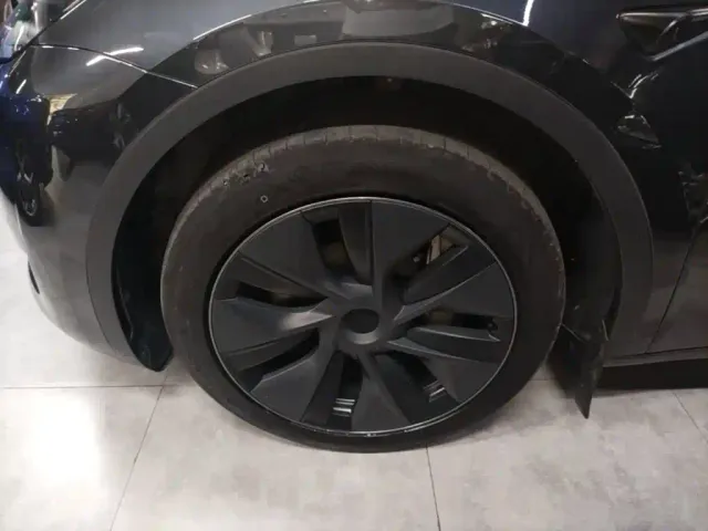 Tesla Model Y — Фото автомобиля 24