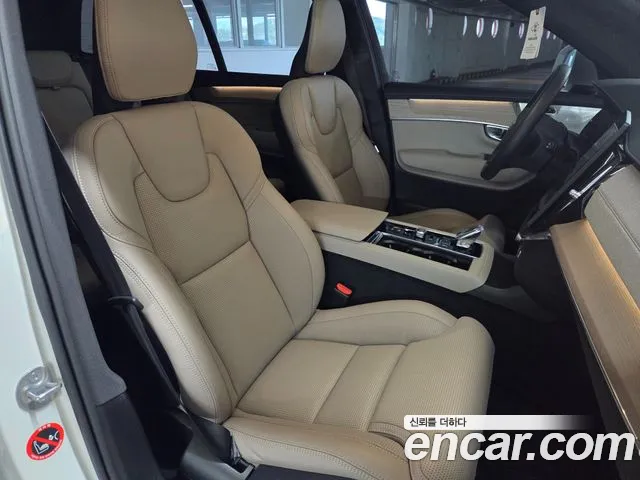 Volvo XC90 — Фото автомобиля 10