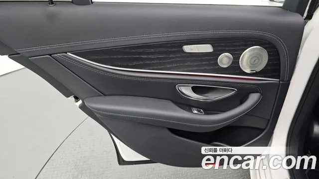 Mercedes-Benz E-Class — Фото автомобиля 17