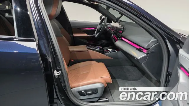 BMW 5 Series G60 — Фото автомобиля 16