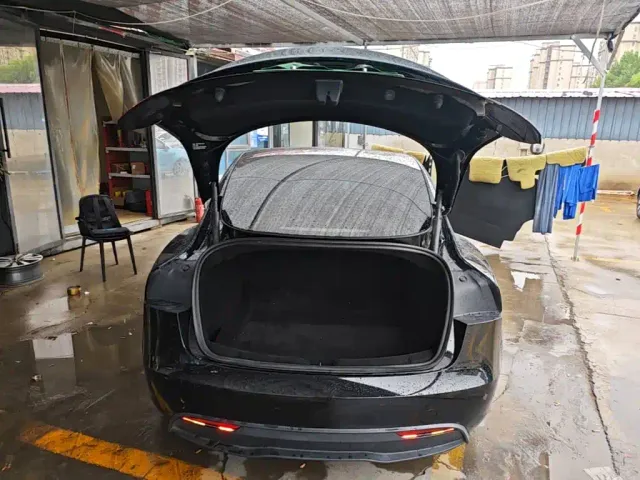 Tesla Model 3 — Фото автомобиля 18