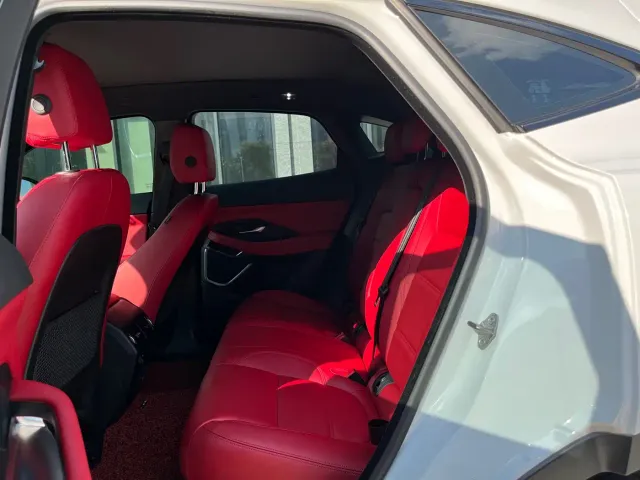 Jaguar E-PACE — Фото автомобиля 9