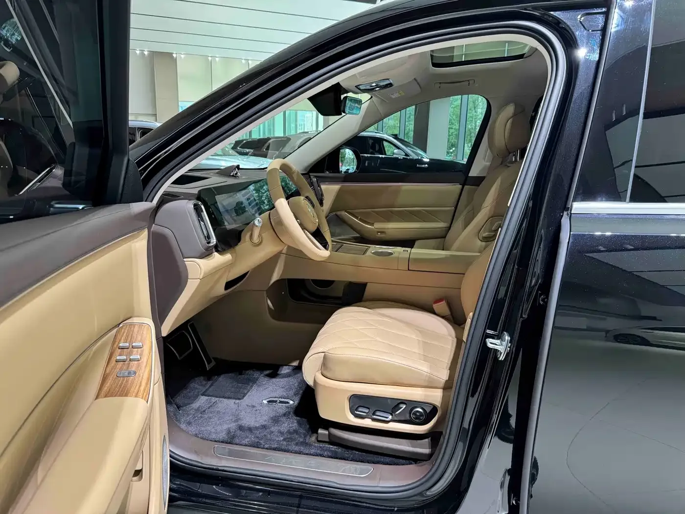 AITO Wenjie AITO M8 2025 Pure Electric Max+ 6-seater AWD — Фото автомобиля 8