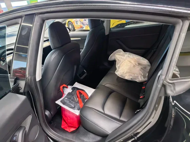 Tesla Model 3 — Фото автомобиля 7