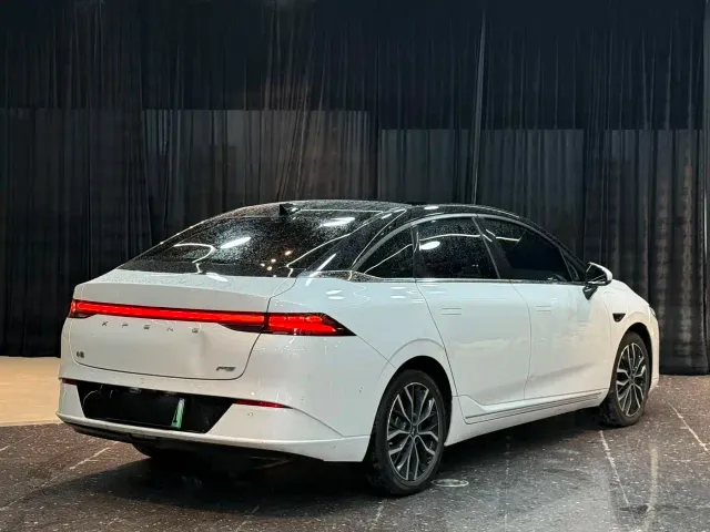 Xpeng P5 — Фото автомобиля 11