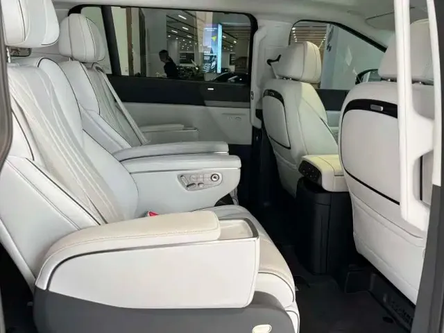 Xpeng X9 — Фото автомобиля 4