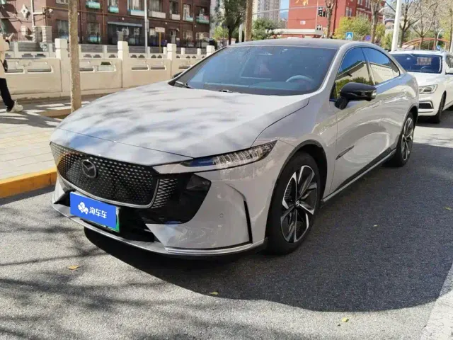 Фотография автомобиля — Mazda EZ-6
