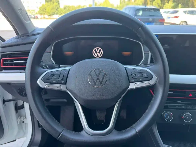 Volkswagen Lavida — Фото автомобиля 11