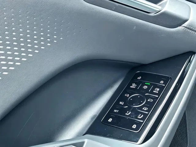 Audi Q6L e-tron — Фото автомобиля 7