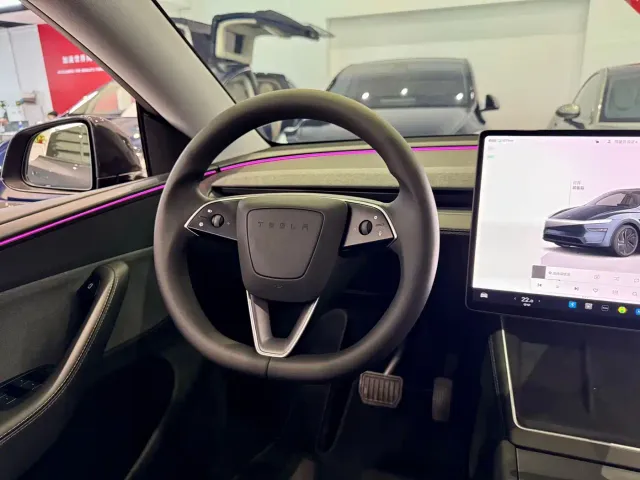 Tesla Model Y — Фото автомобиля 11