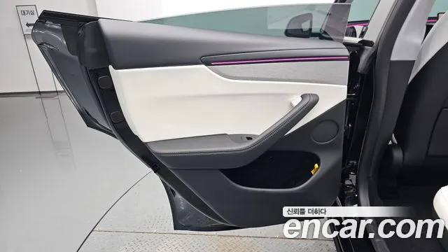 Tesla Model Y — Фото автомобиля 24
