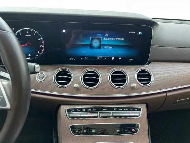 Mercedes-Benz E-Class — Фото автомобиля 8