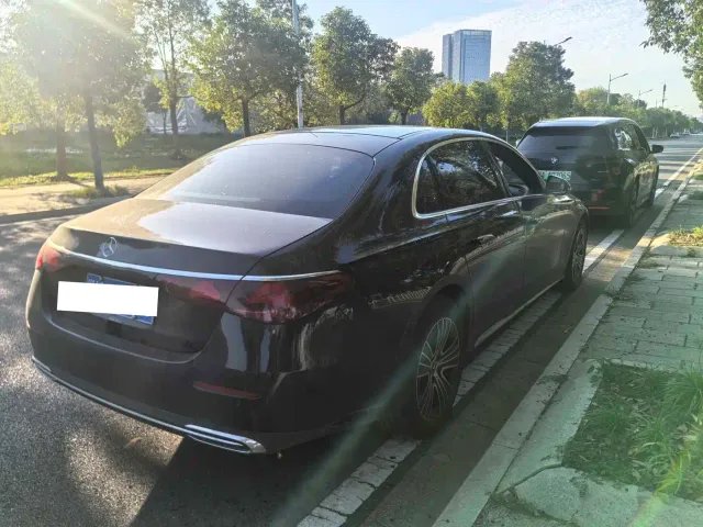 Mercedes-Benz E-Class — Фото автомобиля 4