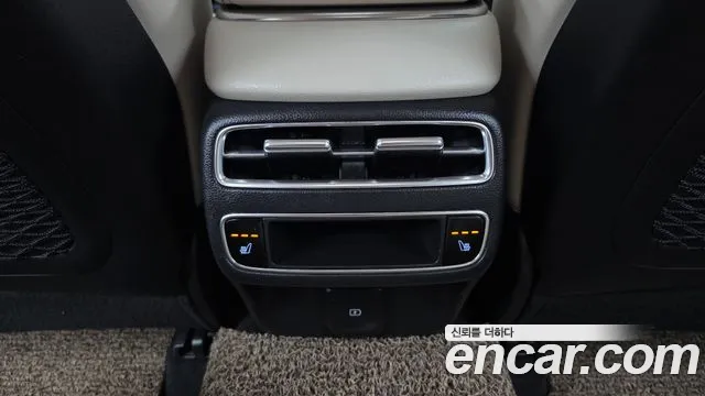 Genesis GV70 — Фото автомобиля 25