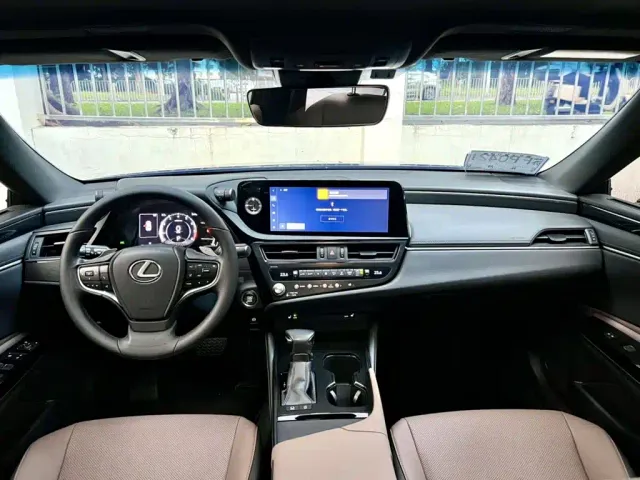 Lexus ES — Фото автомобиля 4