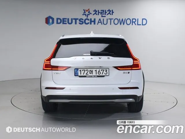 Вольво V60 V60 Cross Country 2 поколение B5 Ultimate AWD — Фото автомобиля 4