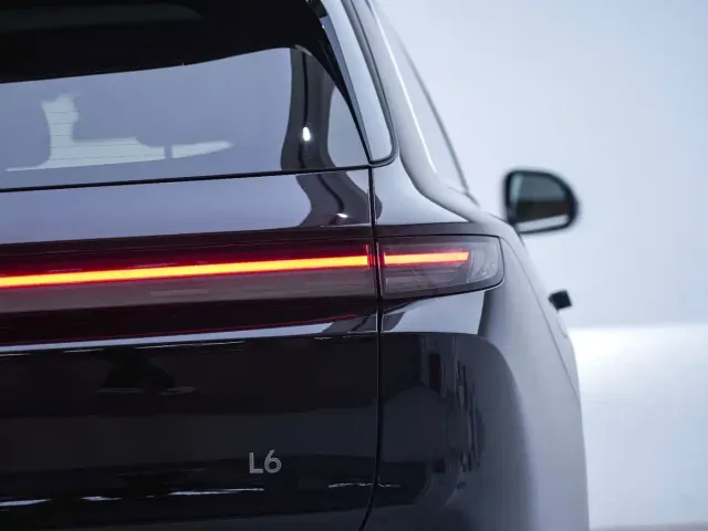 Li Auto L6 — Фото автомобиля 23