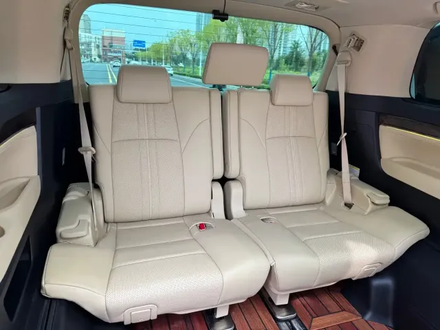 Toyota Vellfire — Фото автомобиля 22