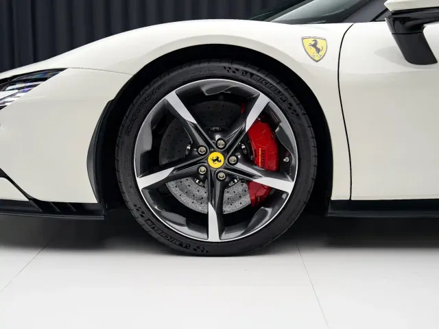 Ferrari SF90 — Фото автомобиля 10