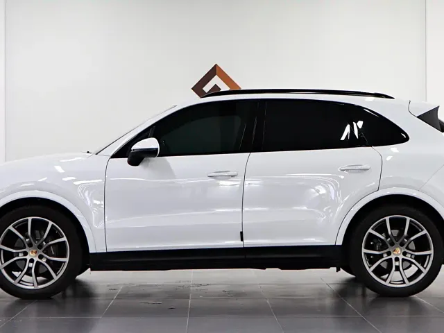 Porsche Cayenne — Фото автомобиля 7