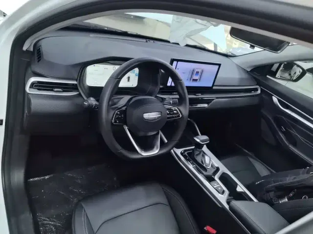 Geely Emgrand — Фото автомобиля 9