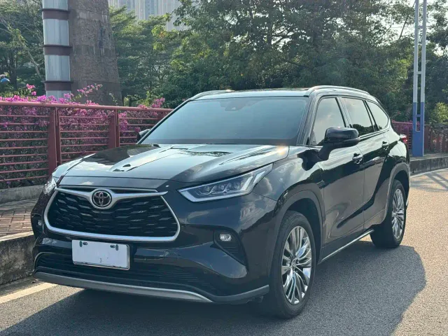 Фотография автомобиля — Toyota Highlander