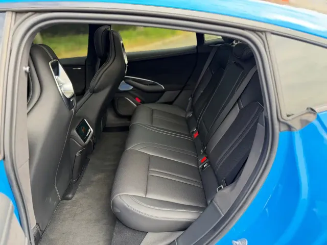 Xiaomi SU7 — Фото автомобиля 10
