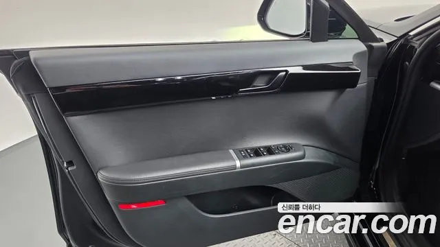 Hyundai Grandeur Grandeur (GN7) 2.5 Бензин 2WD — Фото автомобиля 24