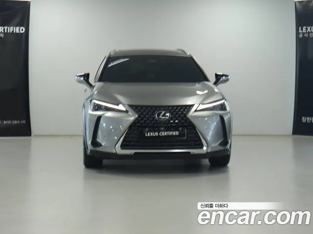 Lexus UX — Фото автомобиля 3