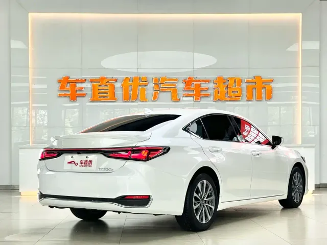 Lexus ES — Фото автомобиля 5