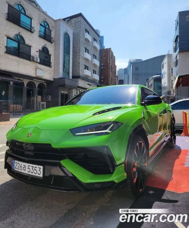 Фотография автомобиля — Lamborghini Urus