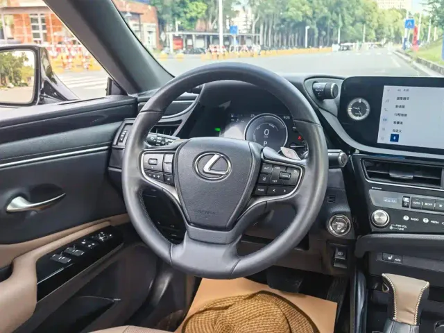Lexus ES — Фото автомобиля 11
