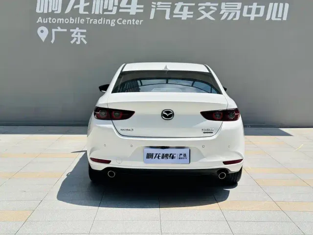 Mazda Axela — Фото автомобиля 5