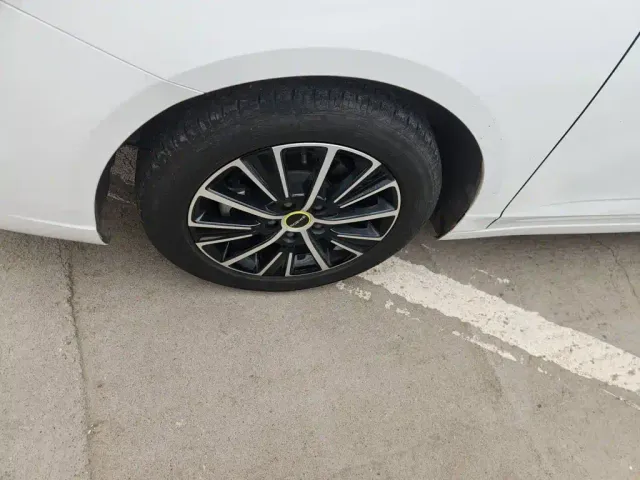 Roewe i5 — Фото автомобиля 24
