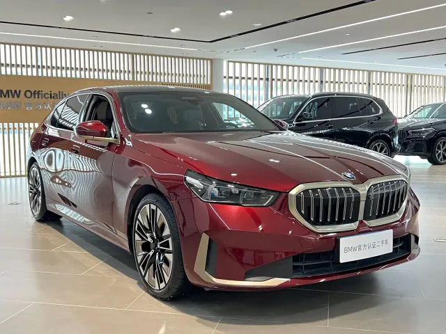 BMW 5 Series — Фото автомобиля 3
