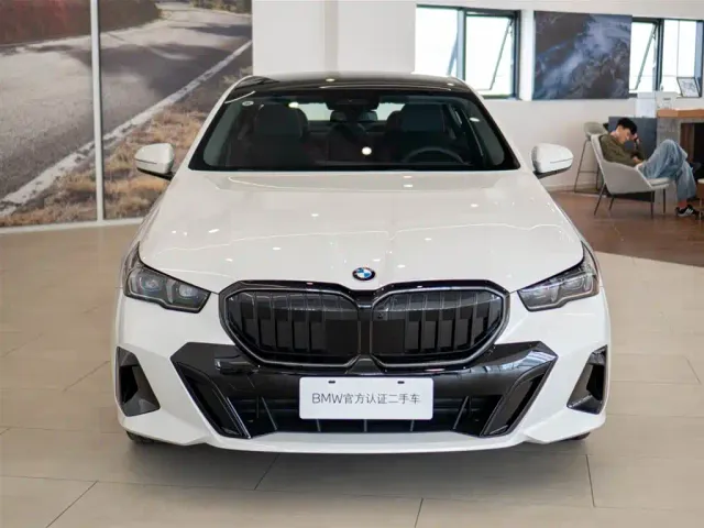 BMW 5 Series — Фото автомобиля 4