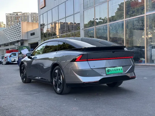 Xpeng P7+ — Фото автомобиля 7