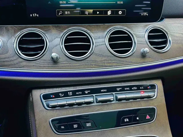Mercedes-Benz E-Class — Фото автомобиля 13