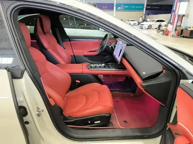 Xiaomi SU7 — Фото автомобиля 24