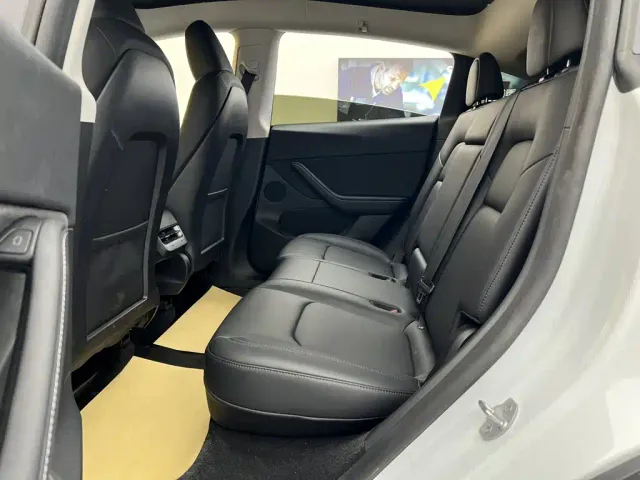 Tesla Model Y — Фото автомобиля 19