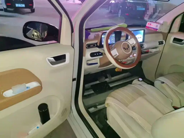Wuling Hongguang Mini EV — Фото автомобиля 12