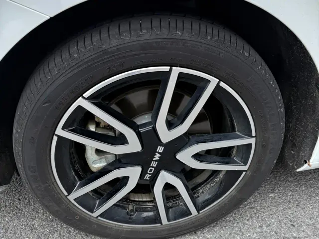 Roewe D6 — Фото автомобиля 4