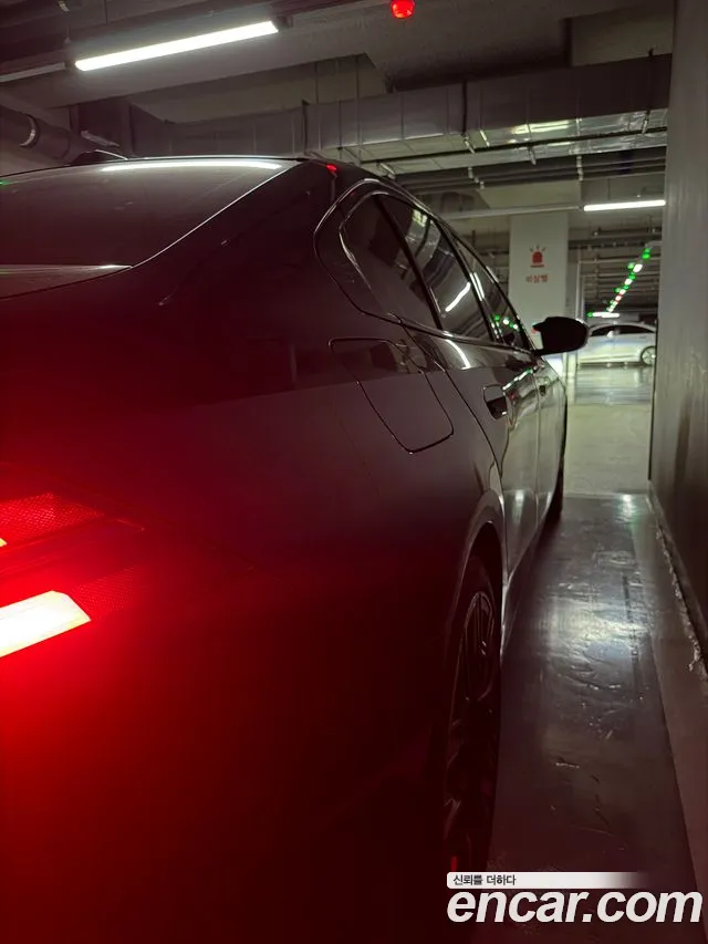 BMW i5 G60 — Фото автомобиля 2