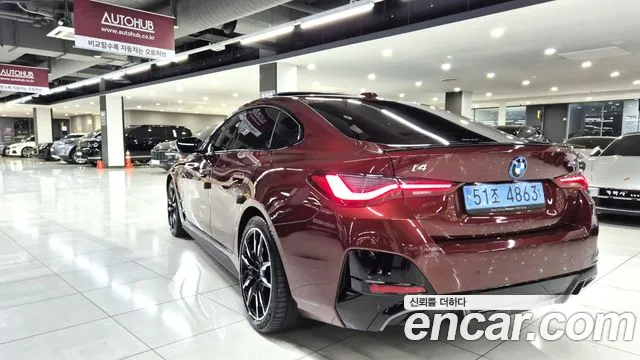 BMW i4 — Фото автомобиля 4